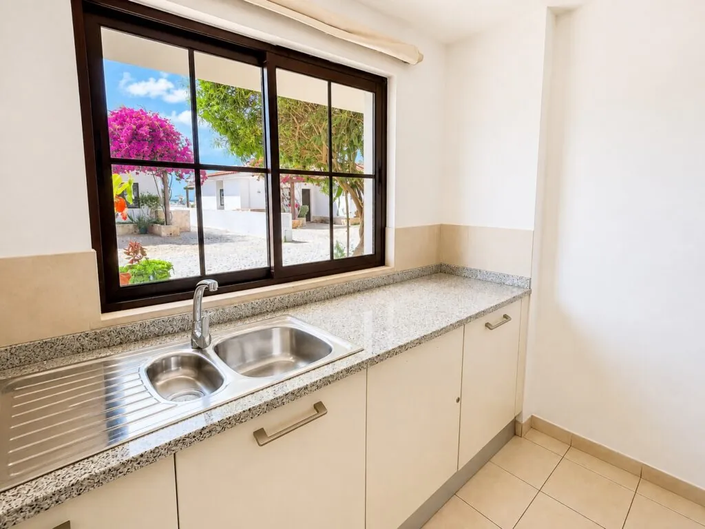 6. kitchen 1